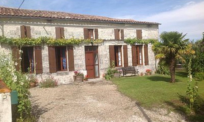 Saint-Fort-sur-Gironde Casa | Hermosa casa de la cima de la colina con piscina privada y vistas impresionantes Infinito
