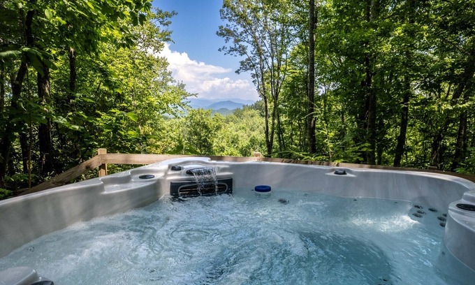 Bryson City Cabina | SPECIAL *January 20% off* Hot Tub & Mountain views