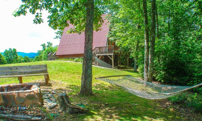 Lansing Cabina | HAVEN RIDGE- Retiro romántico con bañera de hidromasaje, vistas a Mtn, Fire Pit y Near New River