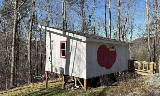 Wildwood Cabina | No Pet Fees - 4 cabins in Wild Acres open with plenty of hiking nearby as is Chattanooga