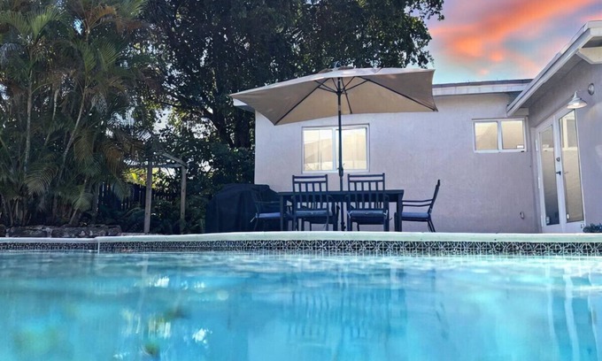 Coral Heights Casa | Special Offer | Heat Pool | Games | NFL | Beach