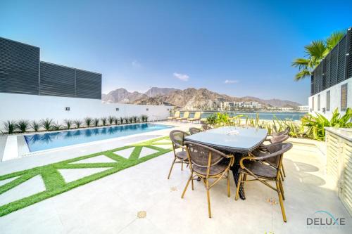 Al-Fujairah Apartamento | Special Offer with Chilled-Heated Pool & Ocean Views by Deluxe Holiday Homes