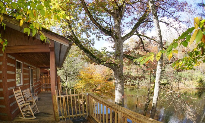 Cherokee Cabina | SPECIAL *Sept. 13th- Oct. 4th 20% off* Ol'Smoky Log Cabin on the River Unit 6
