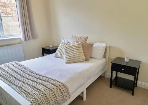 Wokingham Apartamento | Specious 2-Bed Hideaway in Wokingham, En-Suite, Free Wi-Fi & Parking, Sleeps 4