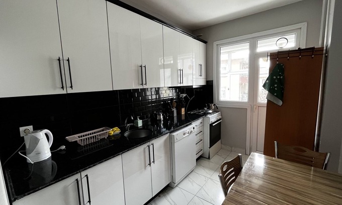 Maltepe Apartamento | Specious 3+1 near the seaside in safest area