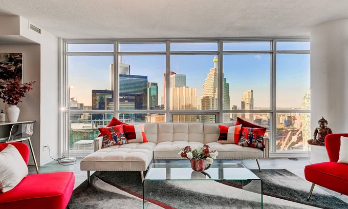Downtown Toronto Apartamento | Specious LUX 2BD Downtown Toronto with Parking!