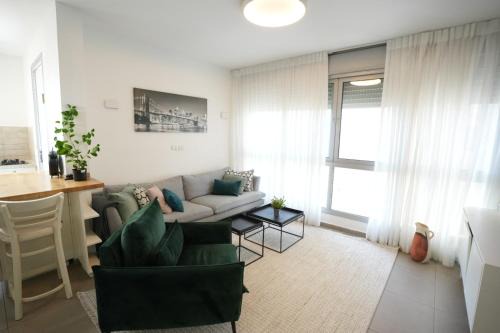 Hod HaSharon Apartamento | Specious Pastoral And Attractive 5 Bedroom Apartment Center Hod Hasharon