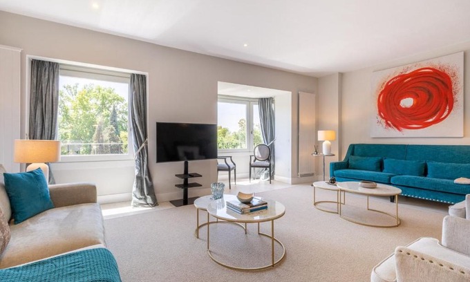 Recoletos Apartamento | Spectacular 2-Bedroom Apartment with Stunning Retiro Park Views In the Heart of Barrio Salamanca