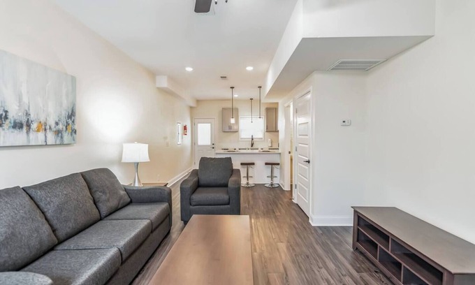Clarksville Apartamento | Spectacular 2bd/2.5bth I Properties by Preston