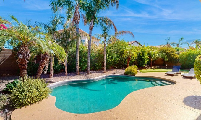 Arabian Crest Casa | Spectacular 3,900-square-foot home with heated pool & putting green