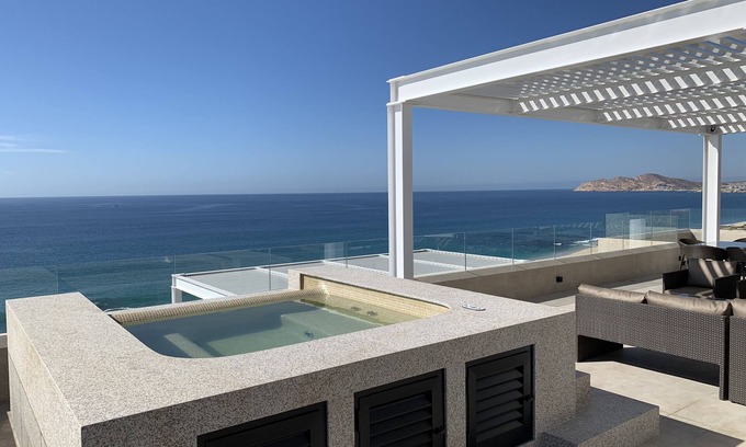 San José del Cabo Condominio | Spectacular 3 bedroom PH condo with massive terrace and panoramic ocean views .