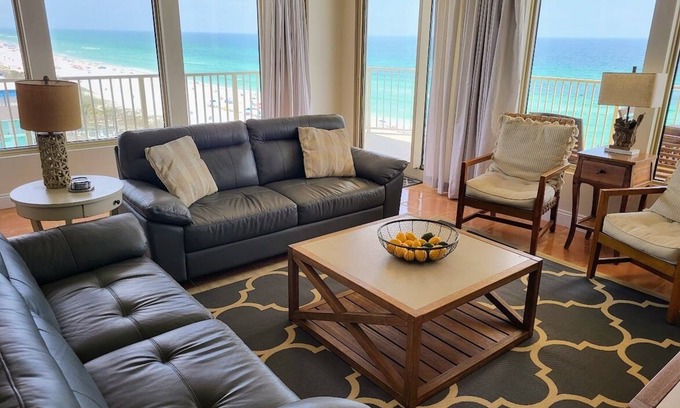 Thomas Drive Condominio | Gulf Crest 3 habitaciones; Envuelva alrededor del balcón; Servicio de playa incluido