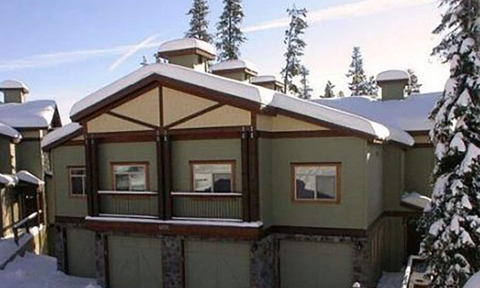 Snow Pine Estates Casa | Espectacular chalet familiar de 4 dormitorios con acceso directo a las pistas de esquí y salida de esquí con bañera de hidromasaje