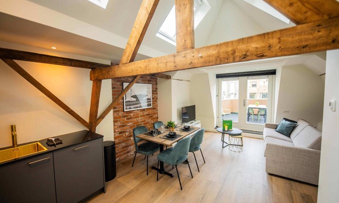 Eindhoven City Center Apartamento | Spectacular 70m² Penthouse with Terrace (R-51-C)