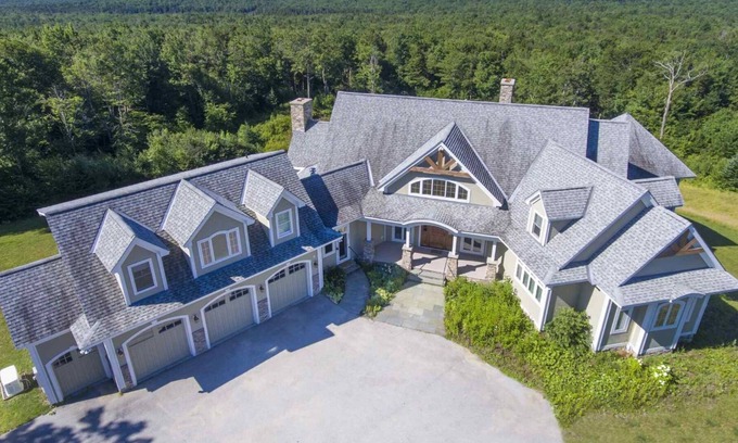 Stratton Casa | SPECTACULAR 8800 SQ.FT. LUXURY 5BR, 6-1/2BA, 4FP HOME BETWEEN STRATTON & MT.SNOW