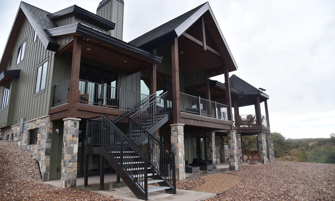 Duchesne County Cabina | Spectacular and New Cliff Lake Lodge @ Six Lakes Resort