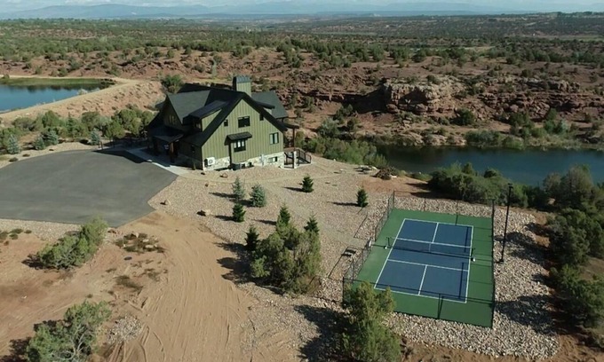Duchesne County Cabina | Spectacular and New Cliff Lake Lodge @ Six Lakes Resort