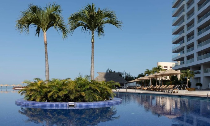 Marina Vallarta Apartamento | Spectacular Beachfront Garden House at Tres Mares