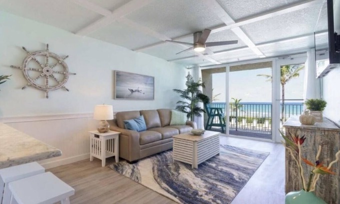 Hutchinson Island South Apartamento | Spectacular Beachfront Retreat! At Island Beach Resort.