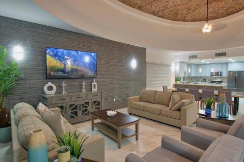 Puerto Peñasco Casa | Spectacular Beachfront 5 bedroom Home V13 Playa Azul Resort