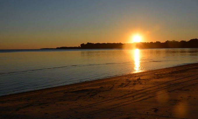 Fort Erie Cabaña | Spectacular Beachfront Home With Private Beach - Available 3 Seasons