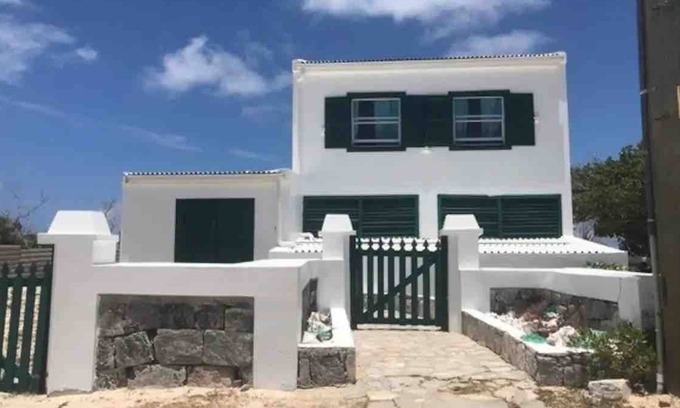 Balfour Town Villa | Spectacular Beachfront Views on Salt Cay