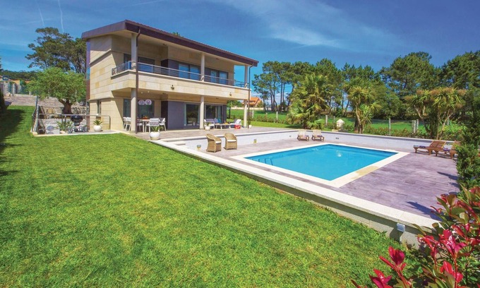 Montalvo Casa | 4 bedroom home in Pontevedra