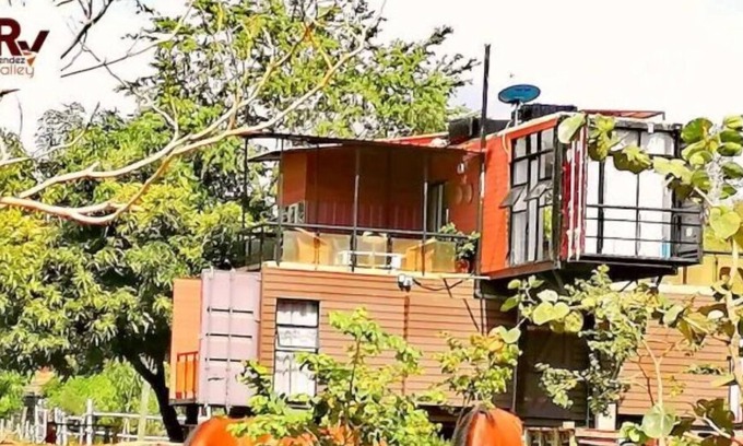 Van Buren Cabina | SPECTACULAR CONTAINER HOUSE @ SAGANA RIVER Valley, KENYA.