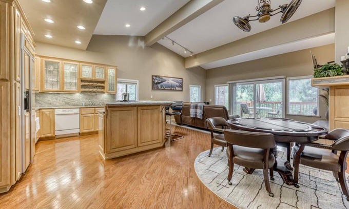 Zephyr Cove Condominio | Spectacular Getaway, steps from the Lake