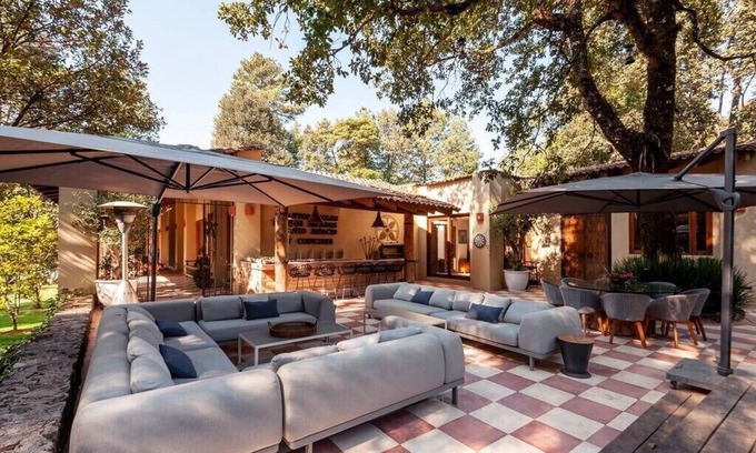 Valle de Bravo Casa | Spectacular House with Jacuzzi and Huge Garden