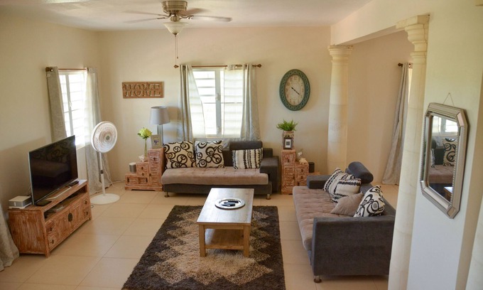 Blowing Point Casa | Spectacular home - 5 mins walk to beach, modern, comfortable, clean and spacious