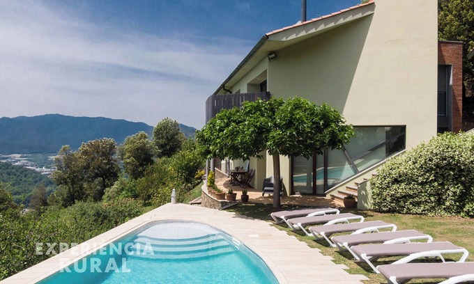 Sant Joan les Fonts Casa | Espectacular casa con enorme jardín, piscina panorámica y vistas de ensueño.
