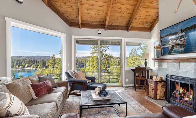 Lake Arrowhead Casa | SPECTACULAR LAKE VIEW HOME, 3100 SFT, A/C, SPA, STEPS to LAKE