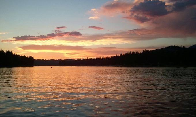 Wishon Cabina | Bass Lake, Espectacular Vista / Lakeside Home con Muelle, Playa