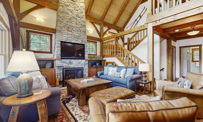 New Hampton Casa | Spectacular lakefront home w/ private dock, beach, swim platform, gazebo & porch