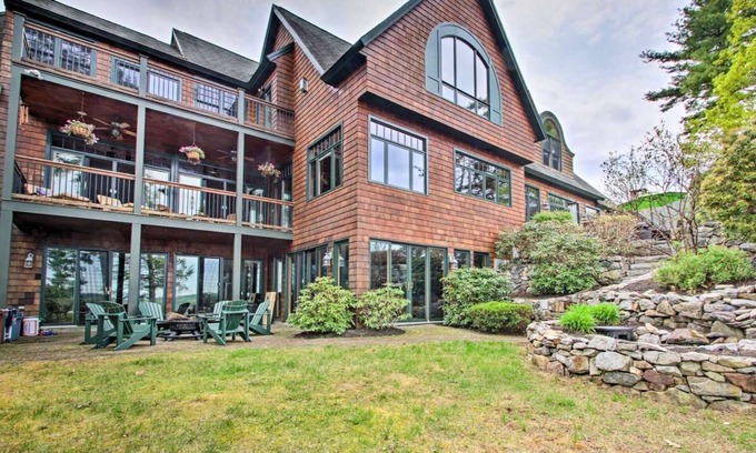 Alton Bay Casa | SPECTACULAR LAKEFRONT VIEW WITH MOVIE THEATRE AND BOAT DOCK ALTON BAY NH