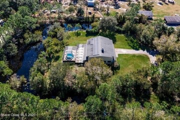 Interchange Square Casa | Spectacular Lodge (Pool, Spa, Pond, Acreage) Home in Beautiful Sunshine State
