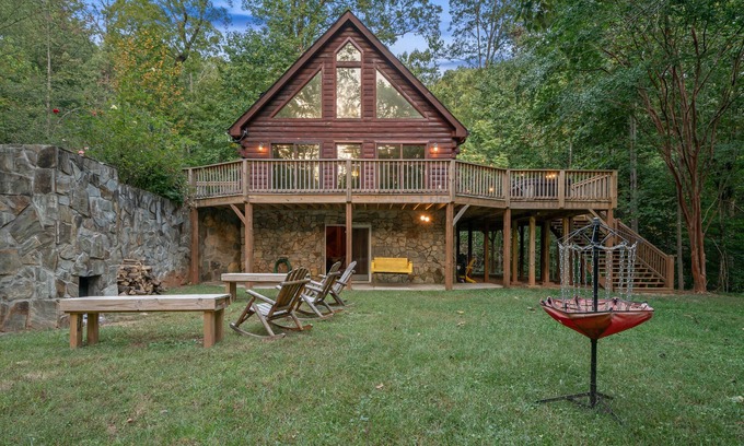Marion Cabina | Spectacular Log Cabin Home 45 minutes to Asheville