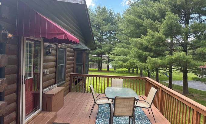Marlboro Apartamento | Spectacular Log Home Estate North Wing Apt