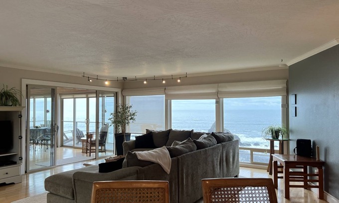 Brookings Apartamento | Spectacular Ocean Front Views "Sea Star Escape" B