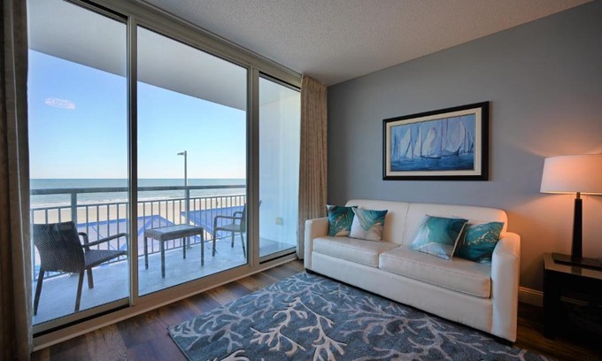 Downtown Myrtle Beach Apartamento | Spectacular Ocean Front Real 1 Bedroom Condo, 2 Ba