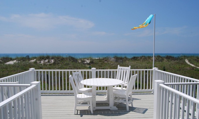Atlantic Beach Cabaña | ¡Espectacular refugio familiar frente al mar en Atlantic Beach!
