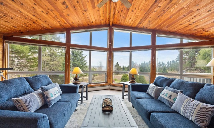 Marlboro Casa | Spectacular Ocean View/Spacious 3BR/Firepit/Decks