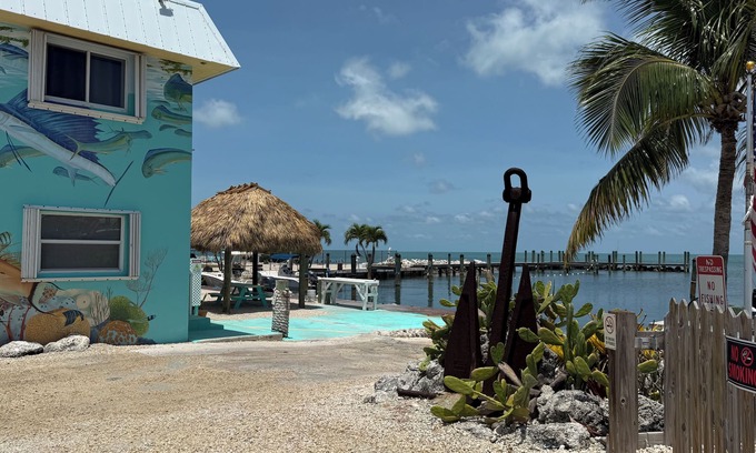 Long Key Apartamento | Hermosa vista de aguas abiertas con resbalón de bote.