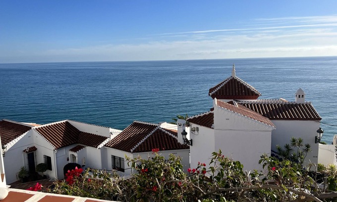 Urbanización Ladera del Mar Apartamento | Espectacular vista panorámica al mar en Nerja.