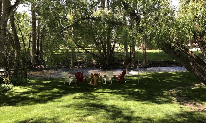 Bozeman Casa | Casa rústica de 4 dormitorios en Sourdough Creek, a solo minutos del centro de Bozeman
