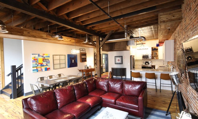 Glens Falls Casa | Spectacular Roof Top Patio 3bd Apartment in Downtown Glens Falls