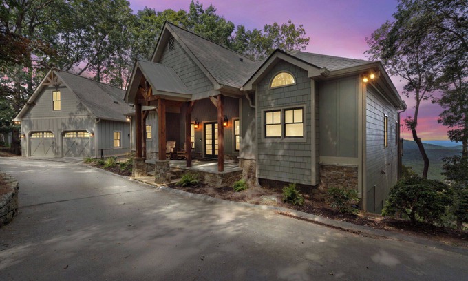 Big Canoe Casa | Spectacular Spacious Big Canoe Mountain Retreat with Amazing Views and Hot tub