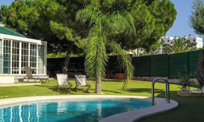 Arenales del Sol Villa | Espectacular Villa en zona de playa!