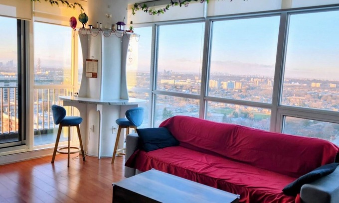 Lawrence Heights Condominio | Spectacular View Cozy 2-Bed Condo